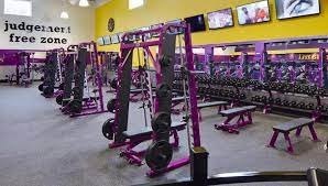 What are the holiday hours for planet fitness