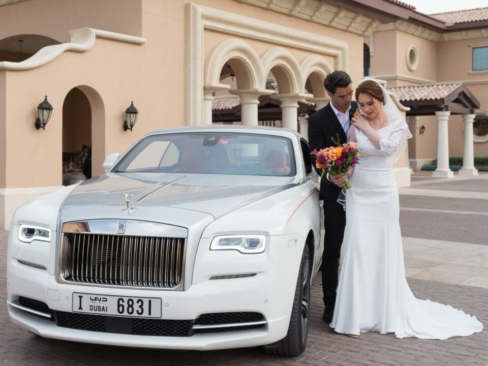 Top 5 Reasons to Rent a Luxury Car for Your Wedding