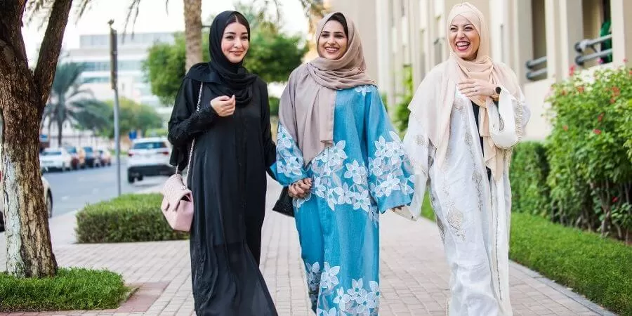 Wearing Abaya: 5 Tips To Make A Strong Fashion Statement