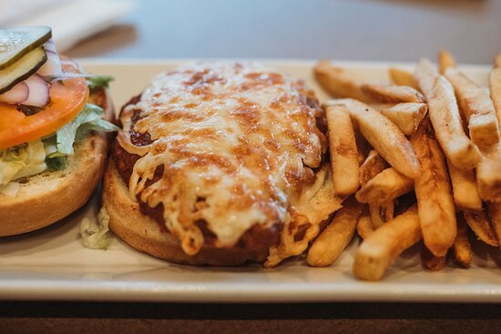 Why Moose Mulligans Is the Go-To Spot for Food, Fun, and Family Time?