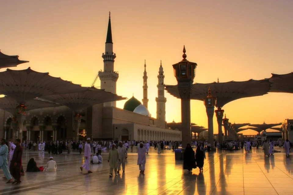 Smart Ways to Choose an Umrah Package That Fits Your Budget